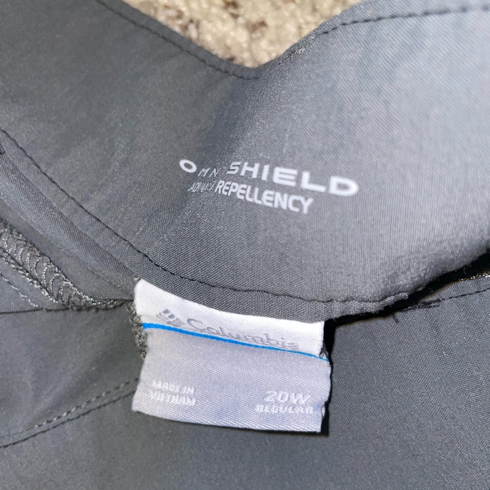 Columbia Omni Shield 20W gray comfortable hiking pants minor piling - Picture 2 of 3